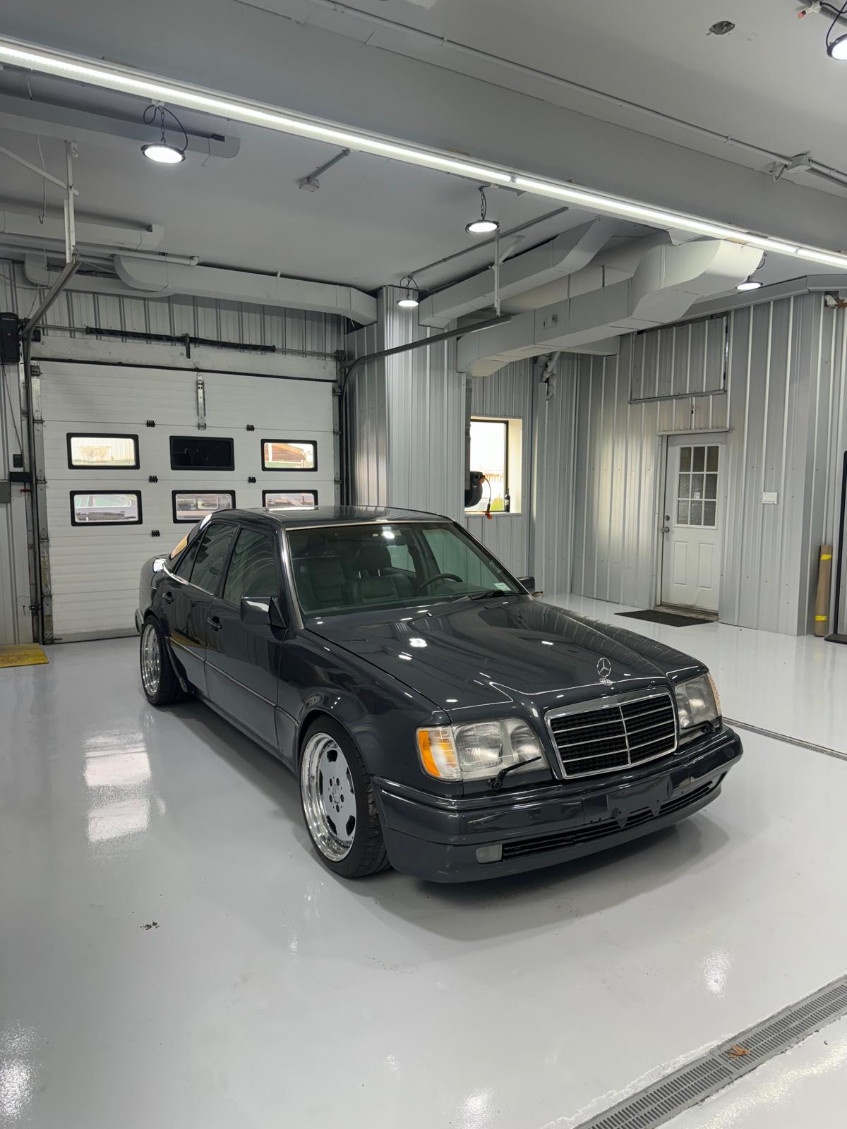 Mercedes W124 E500 - Classic - Exotics